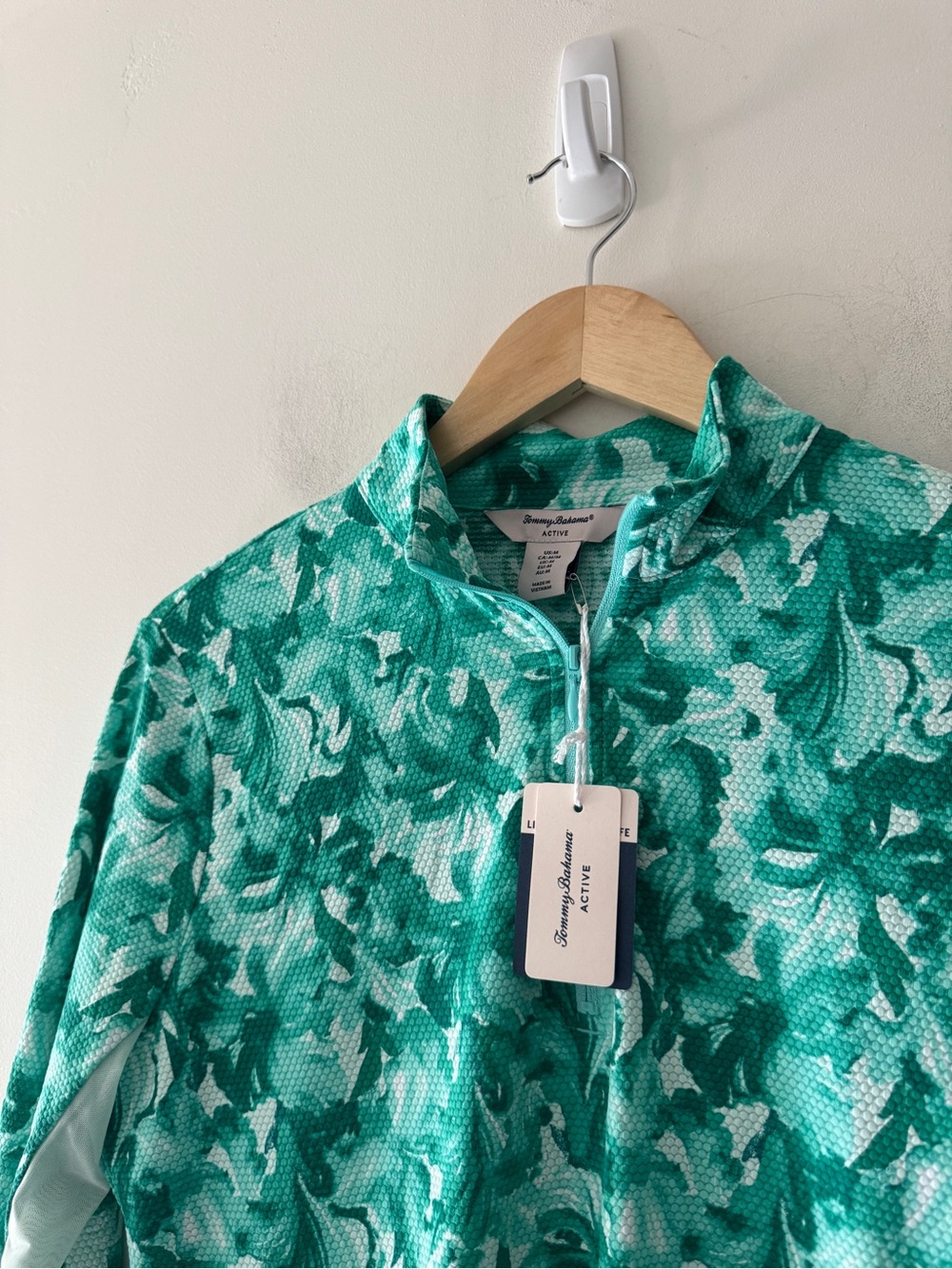 Tommy Bahama NWT Green Floral Tropical Quarter Zip UPF 50 Moisture Wicking - Picture 2 of 7